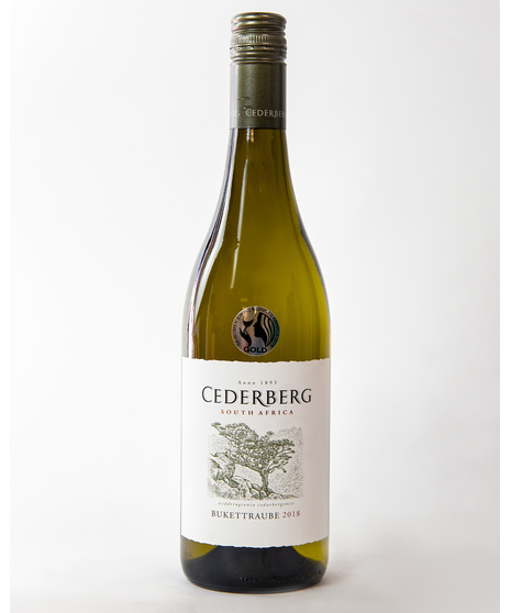 Delicate floral notes of rose petals, dried mango, apricot and Muscat flavors. Well-balanced with a delicate sweetness and crisp acidity.