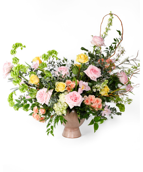 With an array of vibrant Spring colors, this garden-style arrangement. showcases the beauty and essence of the season.
